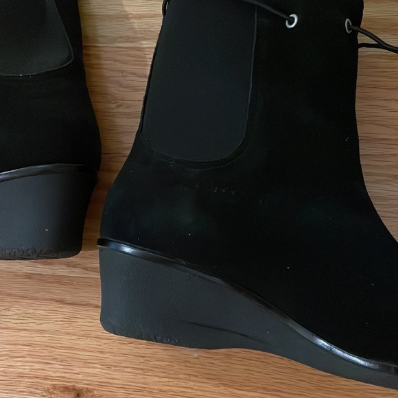 🎉HP🎉NWOT Black Suede Booties - Picture 4 of 5